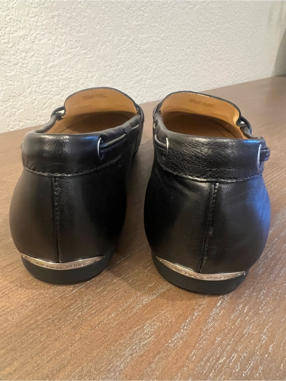 NEW MICHAEL KORS Classic Black Leather Women's Moccasin Loafers SIZE 9 - Picture 5 of 9